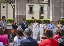 Karla Planter y autoridades municipales rinden homenaje a la educadora y humanista Irene Robledo García