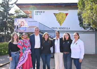 Asume la Rectora General, maestra Karla Planter Pérez, compromisos con comunidad estudiantil en gira en Preparatorias Regionales