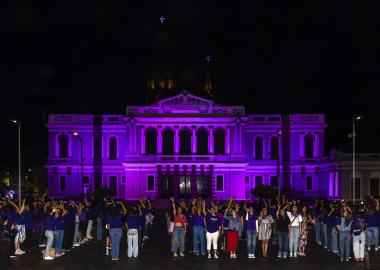 Universitarias se unen para conmemorar el 8M en la explanada de la Rectoría General