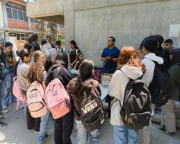 Lleva la CEDHJ el programa Saludándote UDG a diversos planteles del SEMS para orientarles sobre derechos humanos, salud y más