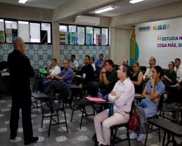 La Preparatoria 22 de la Universidad de Guadalajara (UdeG) fue sede de la edición 2025 del Encuentro Filosófico que cada año organiza el Sistema de Educación Media Superior (SEMS) con la finalidad de promover la reflexión, el pensamiento crítico y el análisis de la realidad social entre las y los adolescentes de bachillerato.  Durante la inauguración, el director de este plantel, maestro Hugo Alejandro Híjar Estrada, aseguró que a este evento se convoca “la inquietud por pensar, reflexionar y dialogar. En t
