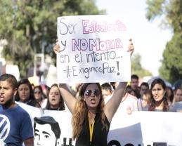 Se une la comunidad del SEMS a manifestación contra la violencia y las desapariciones forzadas
