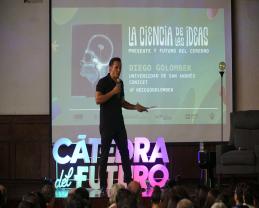 Desmitifica Diego Golombek, en la Preparatoria de Jalisco, las ideas erradas en torno al funcionamiento del cerebro