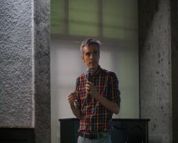 Desmitifica Diego Golombek, en la Preparatoria de Jalisco, las ideas erradas en torno al funcionamiento del cerebro