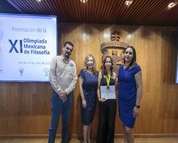 Distinguen a alumna de la Preparatoria 20 que representó a México en la Olimpiada Internacional de Filosofía realizada en Grecia