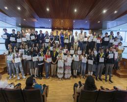 Distinguen a alumna de la Preparatoria 20 que representó a México en la Olimpiada Internacional de Filosofía realizada en Grecia