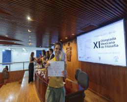 Distinguen a alumna de la Preparatoria 20 que representó a México en la Olimpiada Internacional de Filosofía realizada en Grecia