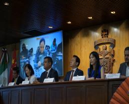 Imparte el embajador de China en México la primera clase del Instituto Confucio de la UdeG a bachilleres del SEMS