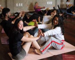 Efectúa la Preparatoria 19 el primer encuentro de Yoga entre escuelas del SEMS