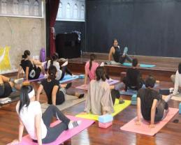 Efectúa la Preparatoria 19 el primer encuentro de Yoga entre escuelas del SEMS