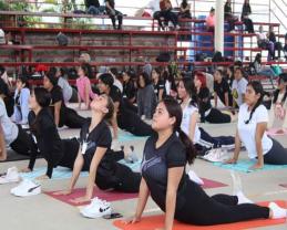Efectúa la Preparatoria 19 el primer encuentro de Yoga entre escuelas del SEMS