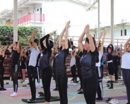Efectúa la Preparatoria 19 el primer encuentro de Yoga entre escuelas del SEMS