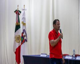 Comparte entrenador de porteros del Atlas FC estrategias a estudiantes de la Preparatoria 5 para prevenir la ansiedad