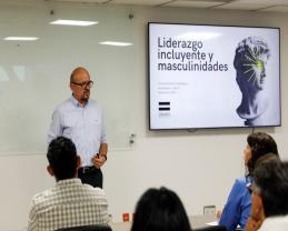 Capacitan a personal directivo de Prepas UDG sobre liderazgos incluyentes y nuevas masculinidades