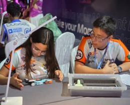 Conquista escudería Tonaltech la Knockout competition en la final mundial Steam Racing Supported by F1 en Singapur