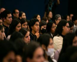 Laura Restrepo frente al psicoanalista