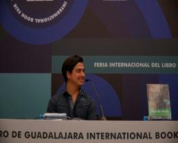 Mar de Voces, la antología literaria de docentes de Prepas UDG, afianza su presencia en la FIL Guadalajara