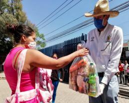 Ofrece el SEMS apoyo con la entrega de despensas a personas afectadas por la contingencia de Covid-19