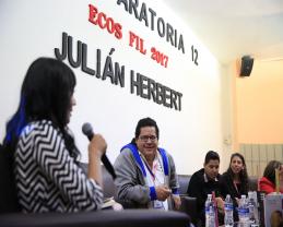 Visita el escritor Julián Herbert a jóvenes de la Preparatoria 12 como parte del programa Ecos de la FIL