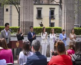 Karla Planter y autoridades municipales rinden homenaje a la educadora y humanista Irene Robledo García