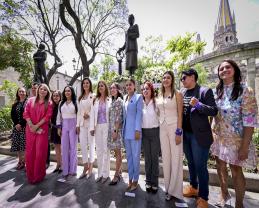 Karla Planter y autoridades municipales rinden homenaje a la educadora y humanista Irene Robledo García