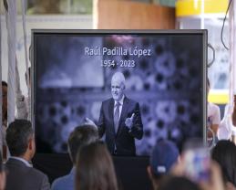 En el Día Internacional del Libro reconocen trayectoria de Raúl Padilla López