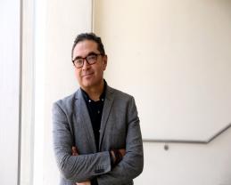 Jóvenes interesados en la política, pero desconfiados y desencantados de los políticos