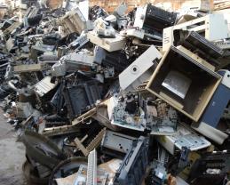 Basura electrónica de Jalisco al año equivale a llenar 12 veces el Estadio de Chivas