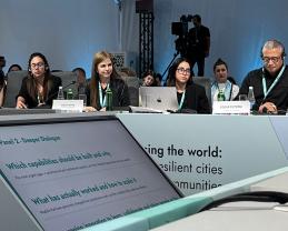 Rectora General, Karla Planter, lleva la visión de la UdeG al debate mundial sobre vivienda