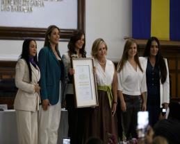 Karla Planter entrega Premio “Irene Robledo Garcia” a mujeres destacadas