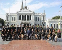 Egresa la primera generación de bachillerato bilingüe de la UdeG