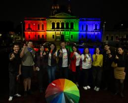 El MUSA se ilumina con los colores del orgullo en honor a la diversidad sexual