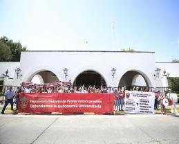 Miembros de la Preparatoria de Puerto Vallarta se manifiesta en pro de la autonomía universitaria
