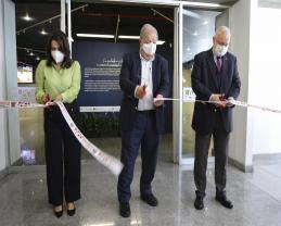 Inauguran exposición de libros antiguos en galería de la BPEJ Juan José Arreola