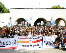 Académicos del CUCS y comunidad de la Preparatoria 10 realizan la marcha 142 2
