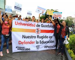 Académicos del CUCS y comunidad de la Preparatoria 10 realizan la marcha 142 3
