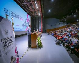 Entregan contratos de definitividad a 403 trabajadores universitarios