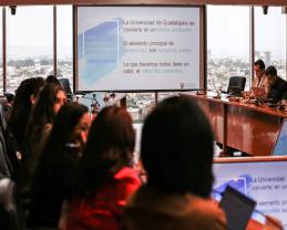 A mejorar comunidades universitarias con tutorías