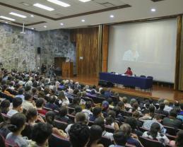 Honra Michelle Bachelet la memoria de Salvador Allende en la UdeG