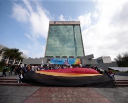 Comunidad de la Preparatoria 17 otorga reconocimiento “Sin corazón de León” al gobernador de Jalisco