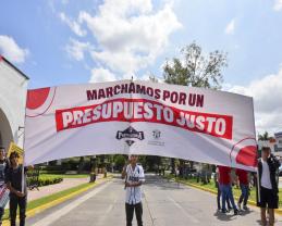 Con una clase de dibujo al aire libre, la Preparatoria 19 exige al gobierno estatal un presupuesto digno