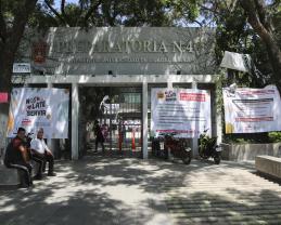Estas asistiendo a clases de ingles los miercoles, pidió ayuda con esas faltas. 3
