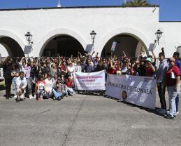 Crean y entregan estudiantes de la Preparatoria de Tonalá piezas de cerámica en Casa Jalisco