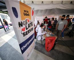Estudiantes limpian baldío y ofrecen servicios que beneficiaron a vecinos de la Preparatoria 12