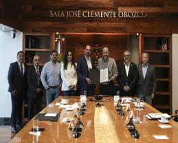 Entrega Ayuntamiento de Tapalpa a UdeG escrituras del Módulo de la localidad