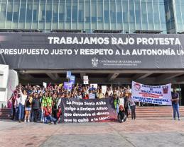 Con bailables tradicionales, la Preparatoria de Santa Anita exige presupuesto justo al gobernador de Jalisco
