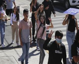 Con Catrinas y Catrines la Preparatoria 2 exige respeto a la autonomía universitaria