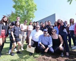 Como parte de las actividades por el 30 aniversario del MUSA (Museo de las Artes) de la Universidad de Guadalajara (UdeG), el recinto invita a participar en los recorridos guiados para la muestra Revelaciones. Colección MUSA, que son abiertas a todo el público y se llevarán a cabo el viernes 18 de octubre a las 12:00 horas, y el viernes 25 de octubre a las 12:00 y a las 16:00 horas. La entrada es libre y habrá dinámicas para que los asistentes puedan llevarse un regalo.  Además, el sábado 26 de octubre a la