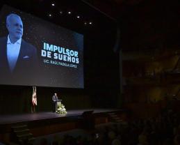 Homenajean al licenciado Raúl Padilla López al develar escultura en el CCU que evoca a su legado