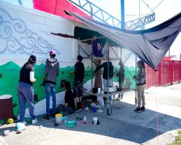 Estudiantes y profesores de la UdeG pintaron de colores y propuestas socioambientales muros de la ciudad